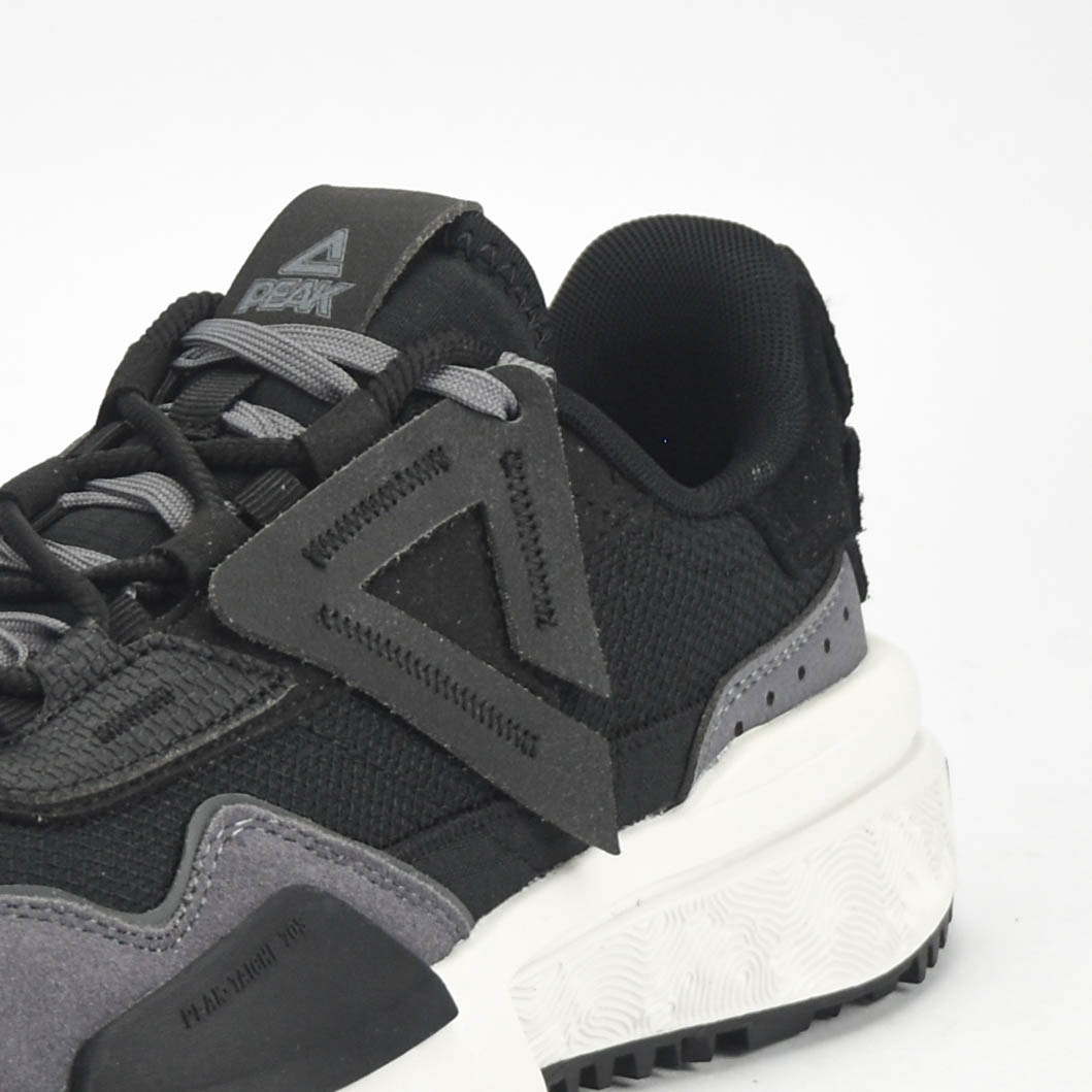 PEAK SHOES