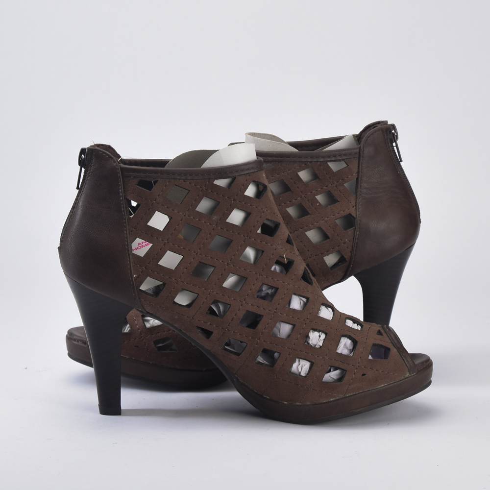 SANDALE ANGELA THOMPSON