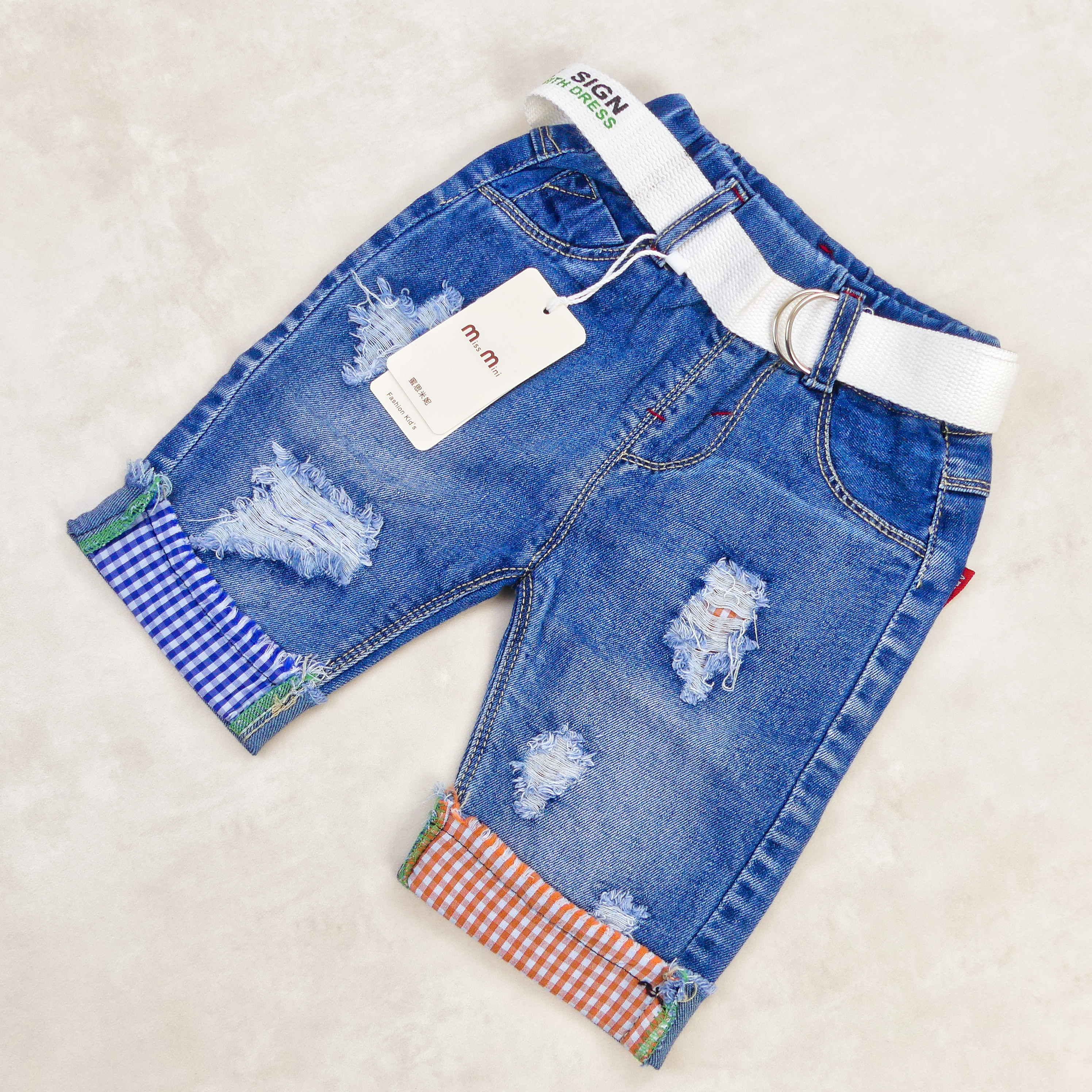 Pantacourt Jeans Bleu avec Bordure a carreau Bleu et rouge 