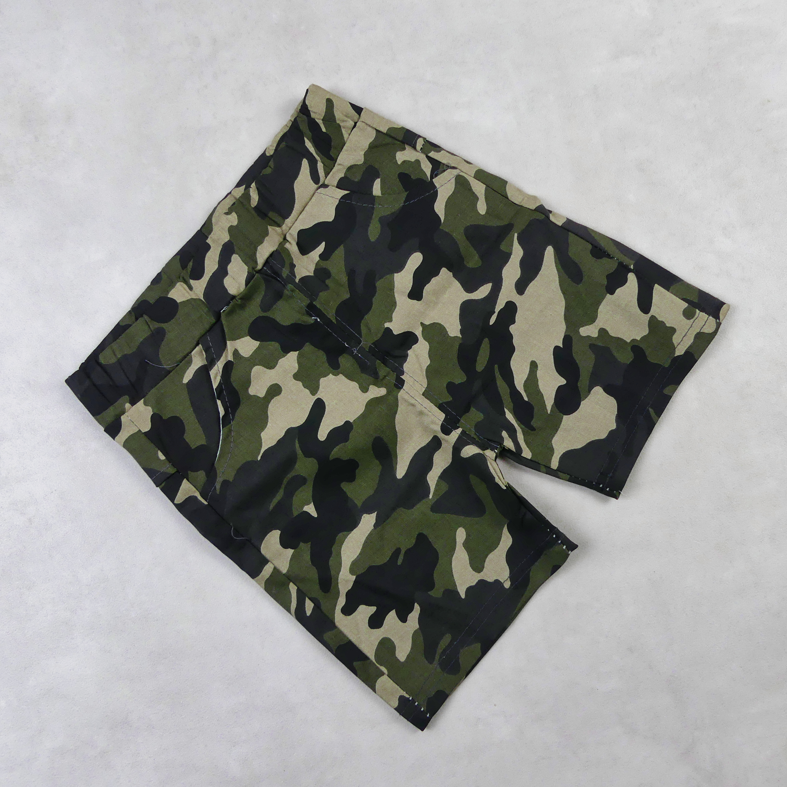 ENSEMBLE TRICOT NOIR MOTIF NYC/BRKLN 1968 AVEC SHORT MILITAIRE 