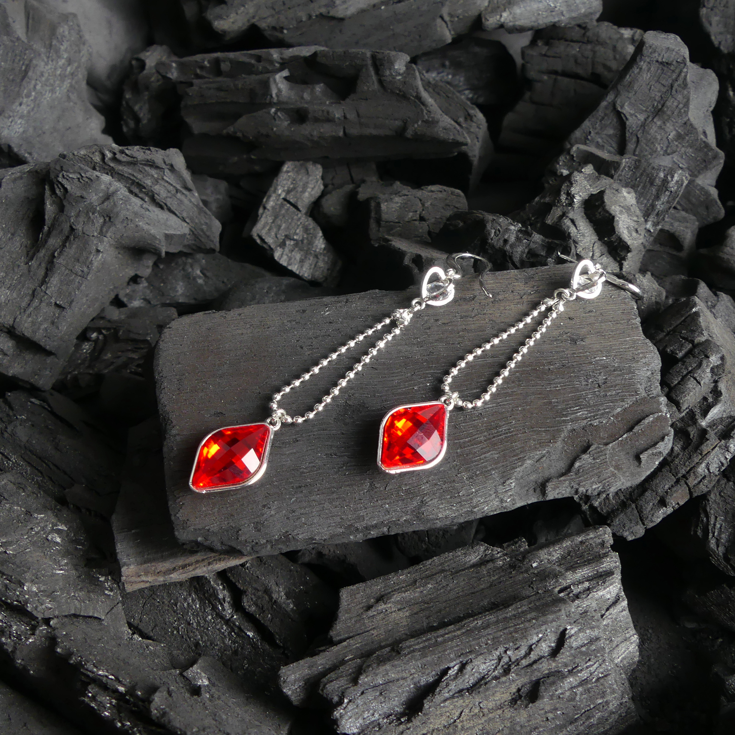 Boucles d'oreilles pendantes carré rouge