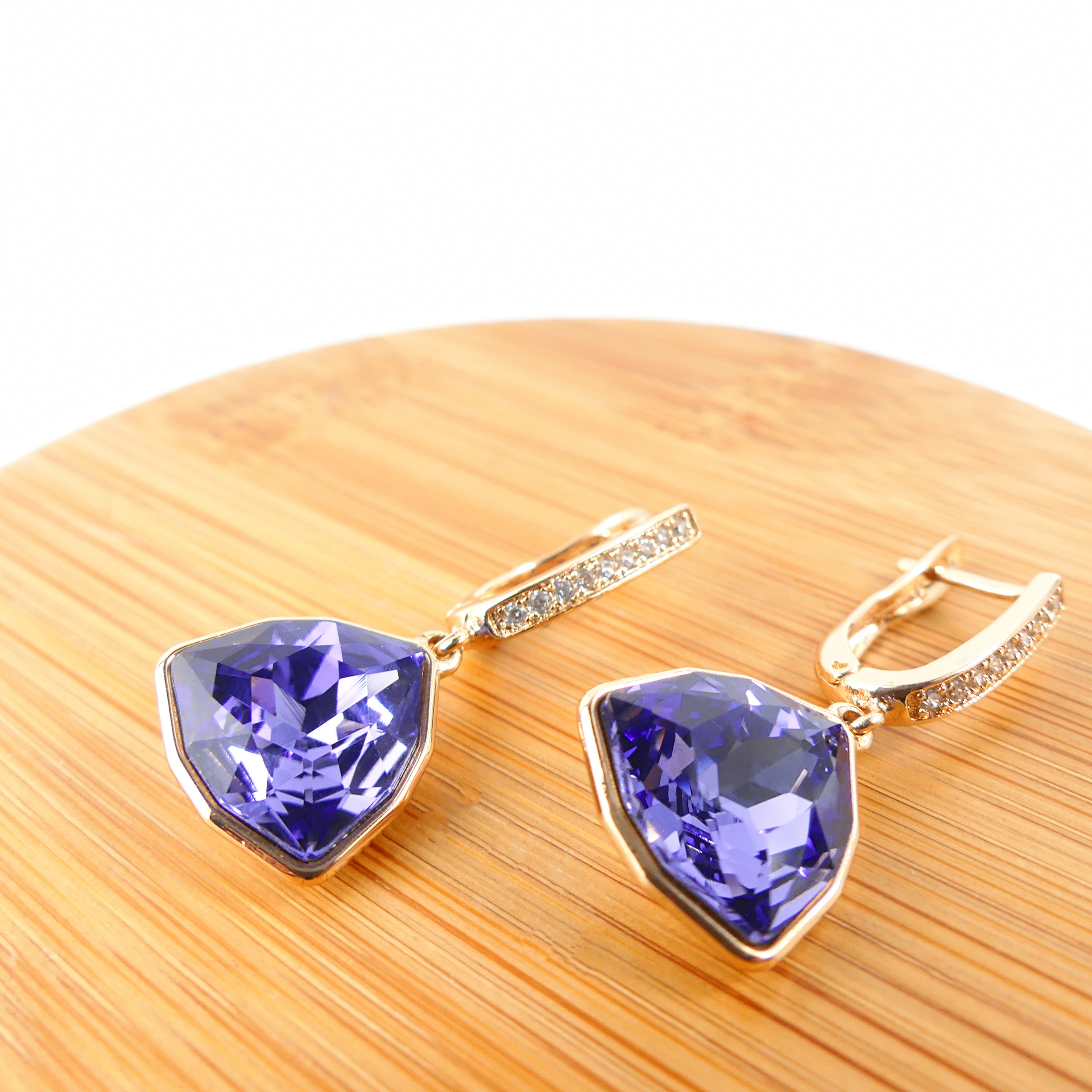 Boucles d'oreilles grand triangle mauve