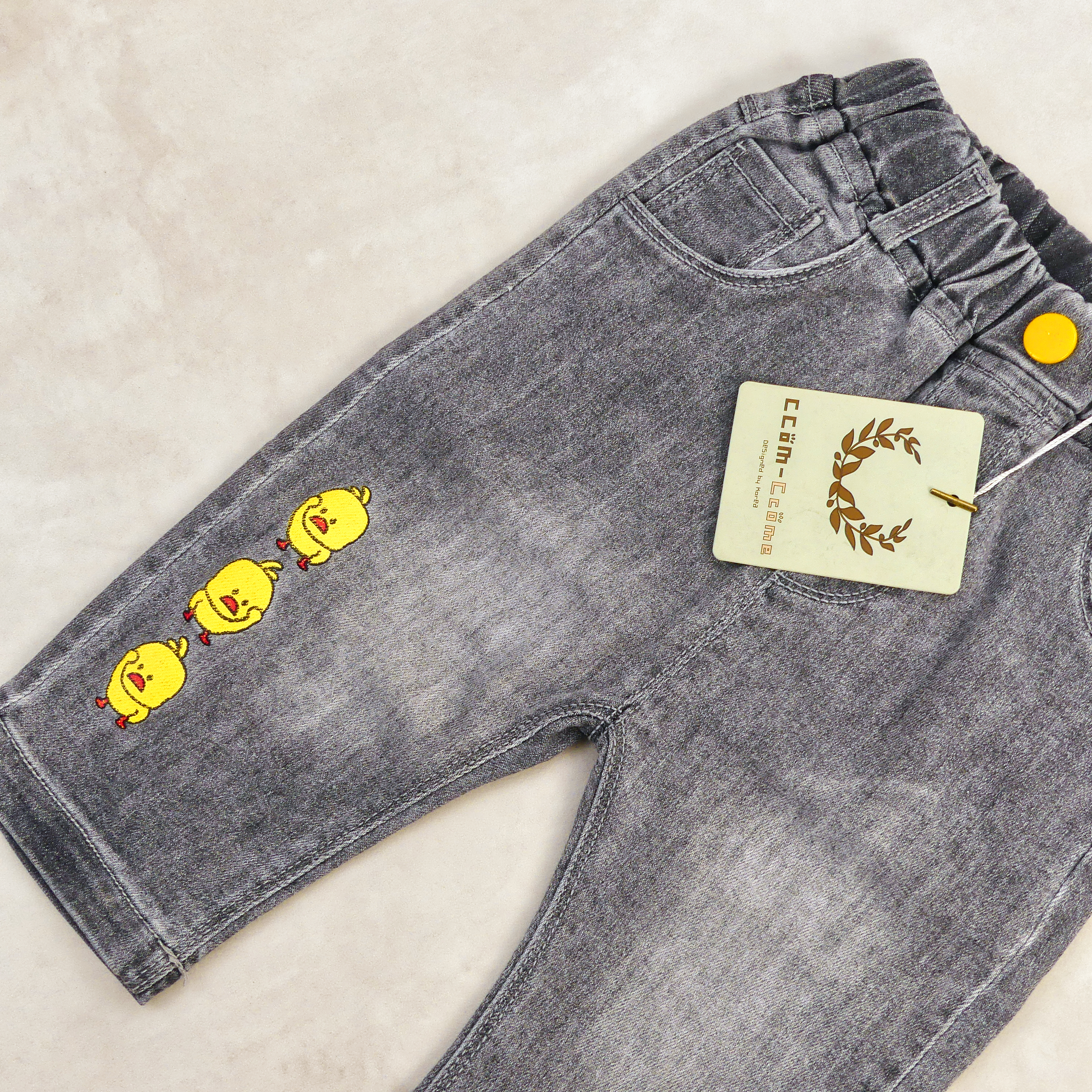 SHORT JEANS noir  MOTIF petits poussins 