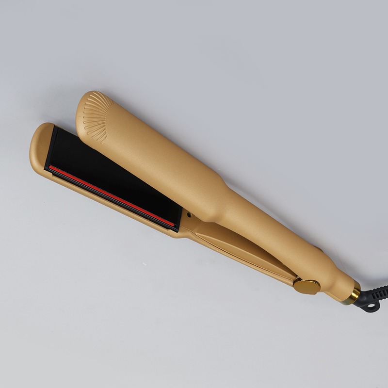 Fer à lisser. Assiettes flottantes avec revêtement céramique et tourmaline.