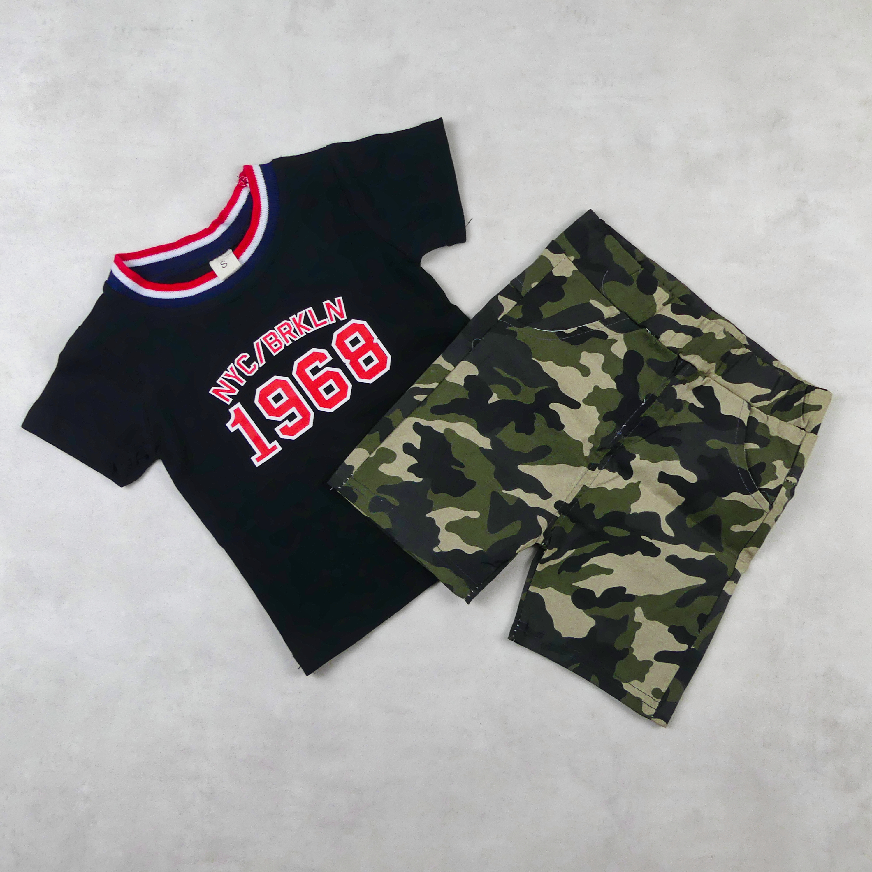 ENSEMBLE TRICOT NOIR MOTIF NYC/BRKLN 1968 AVEC SHORT MILITAIRE 