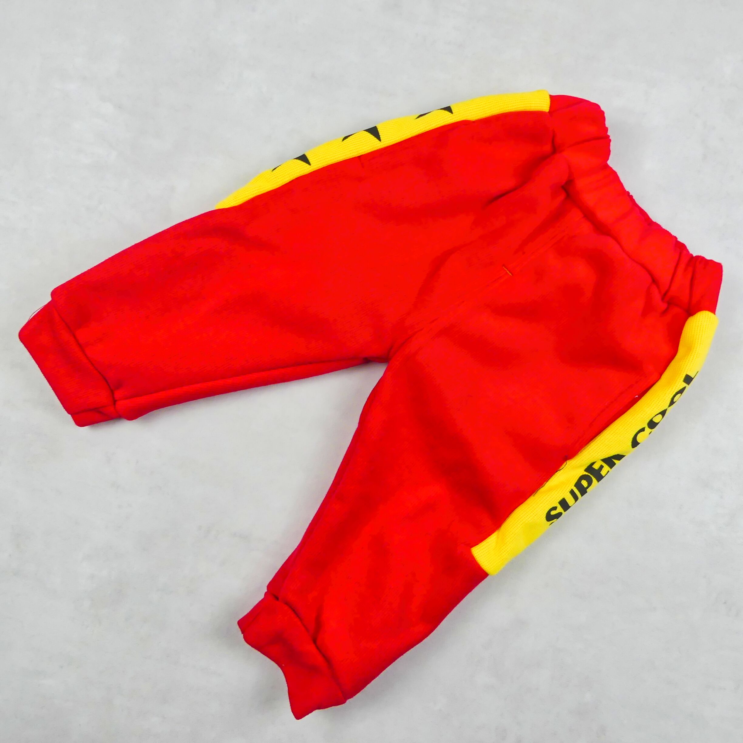 ENSEMBLE CAPUCHE ROUGE ET JAUNE -DINOSAUR VERT ET ROUGE-