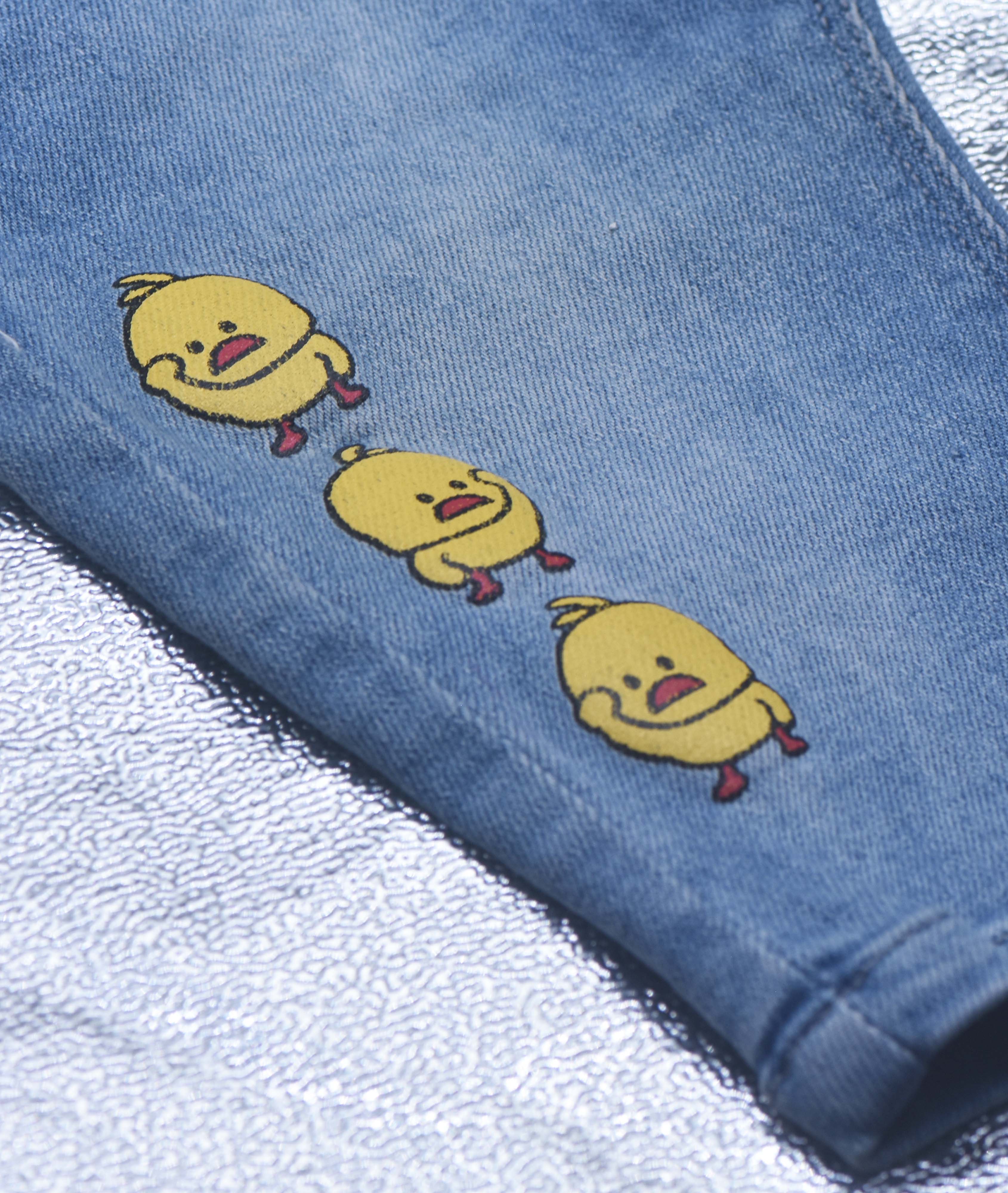 SHORT JEANS bleu MOTIF petits poussins 