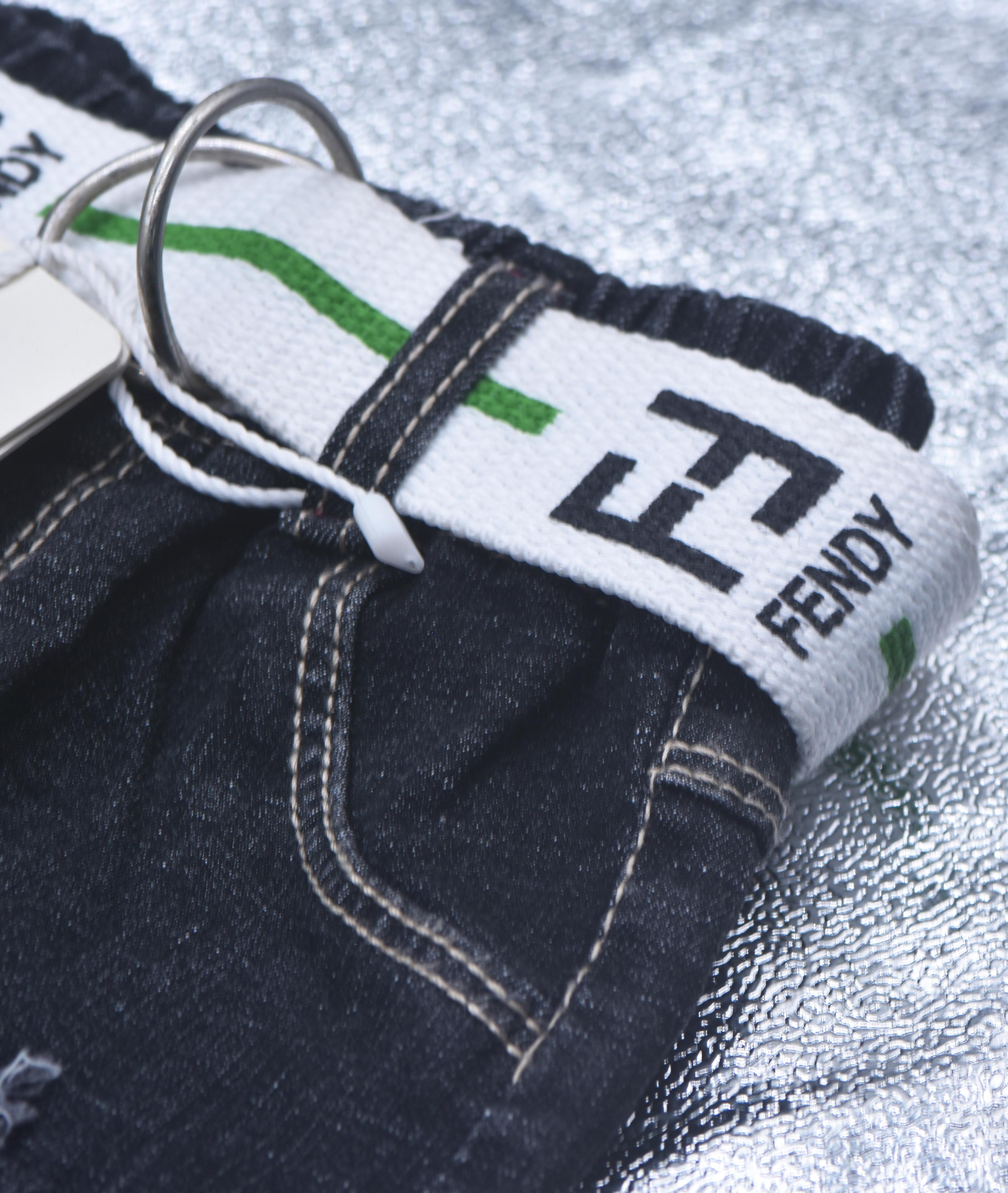 Pantacourt Jeans noir  avec Bordure a carreau Bleu 