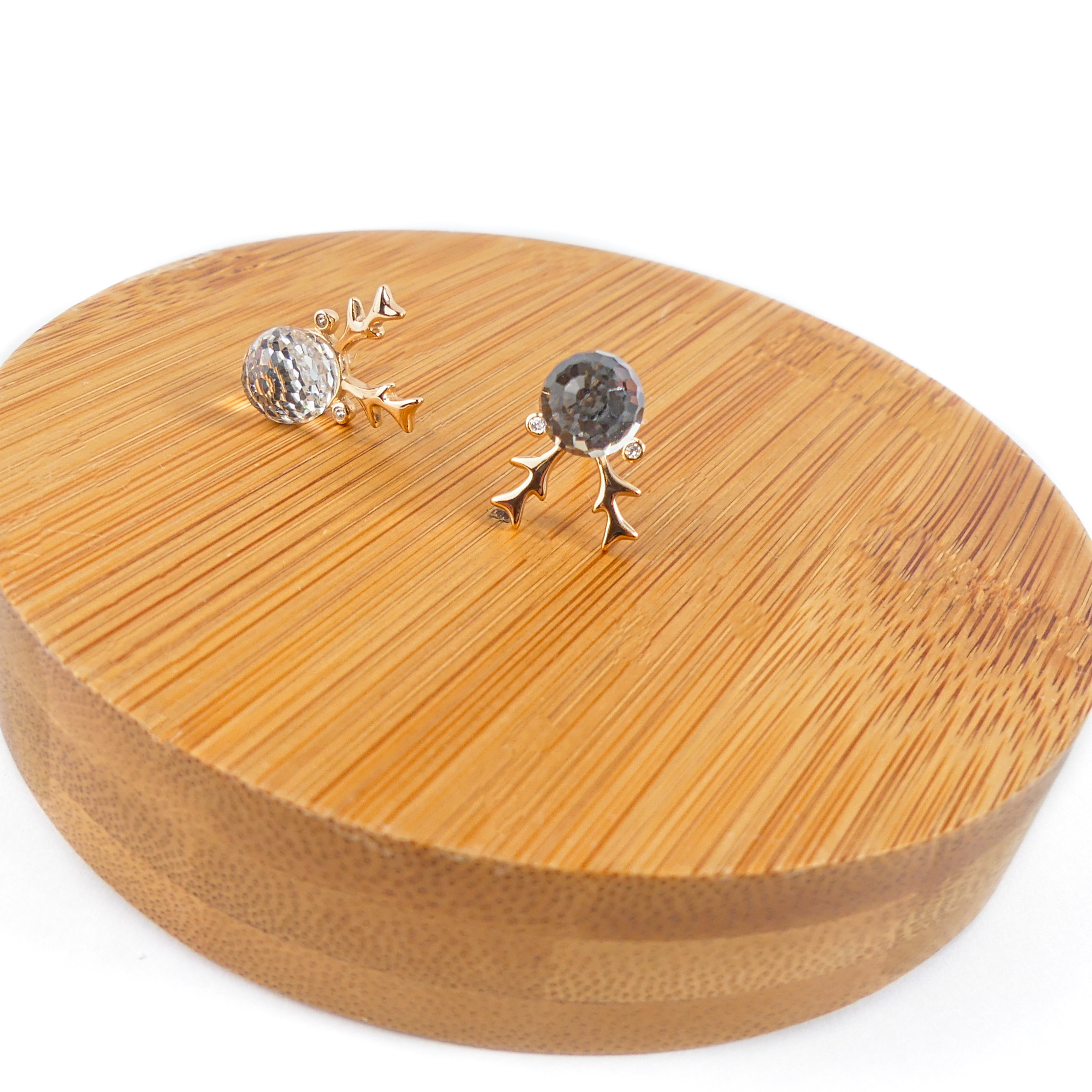 boucle d'oreille gazelle boule reflet blanc 