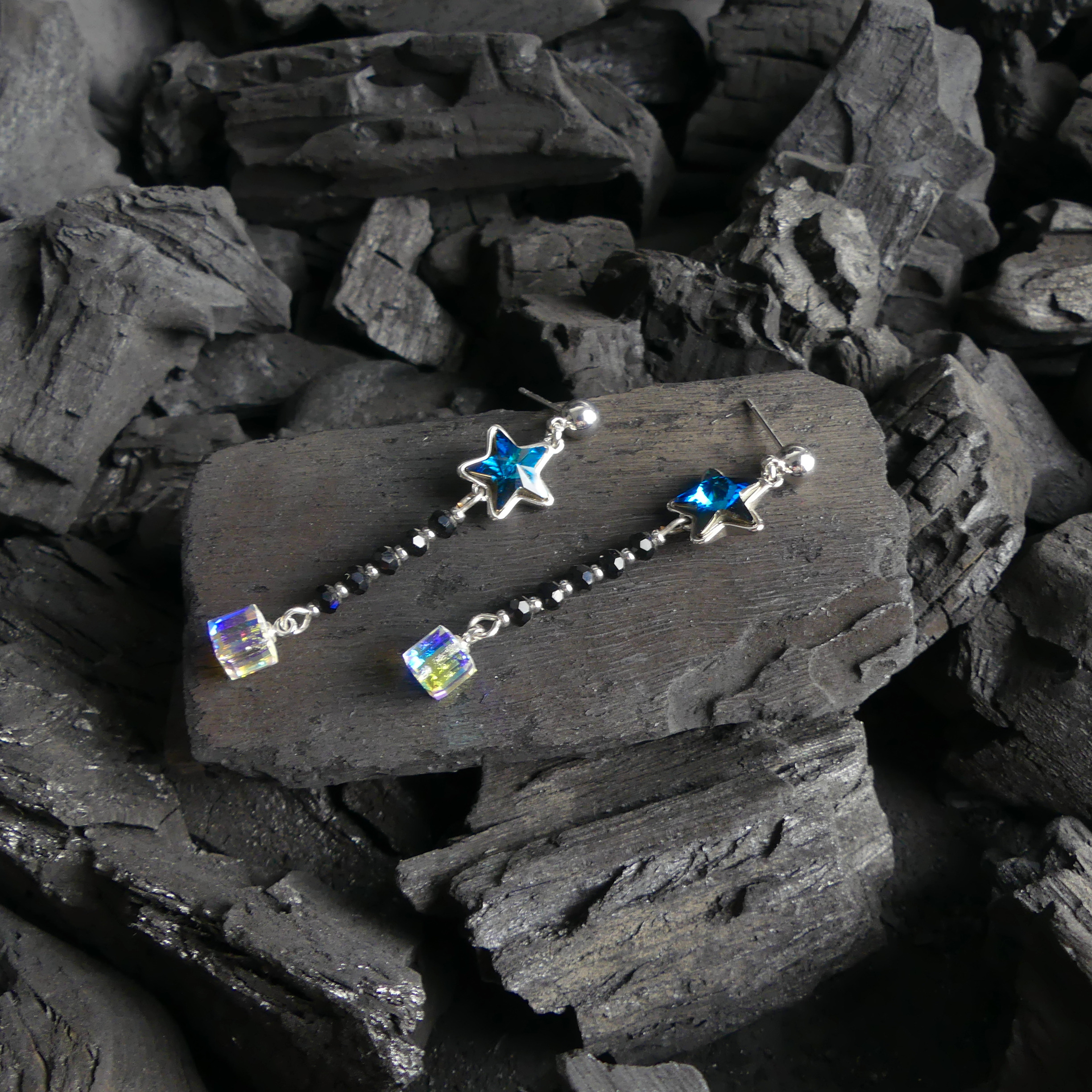 boucle d'oreille pendantes étoile bleu reflet