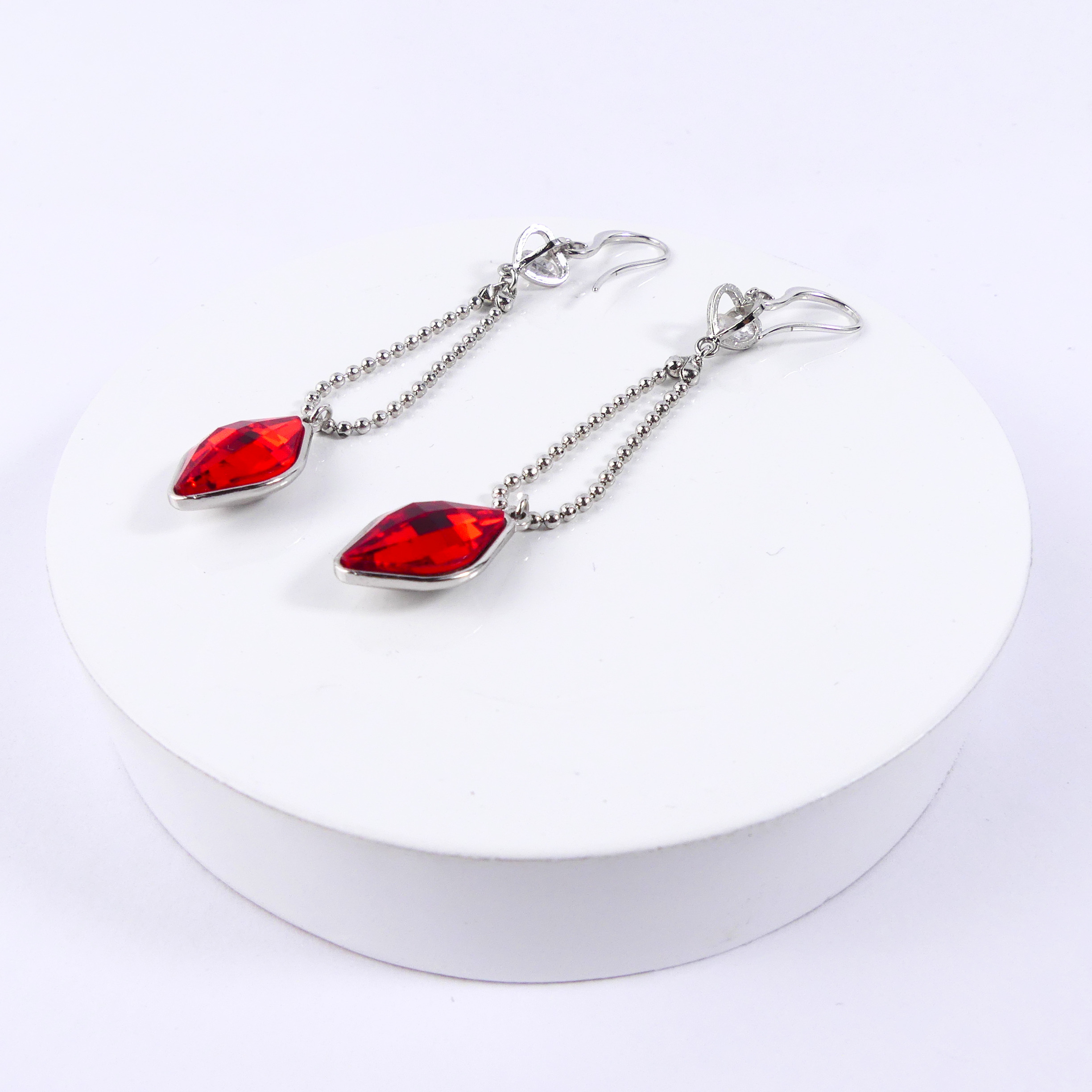 Boucles d'oreilles pendantes carré rouge