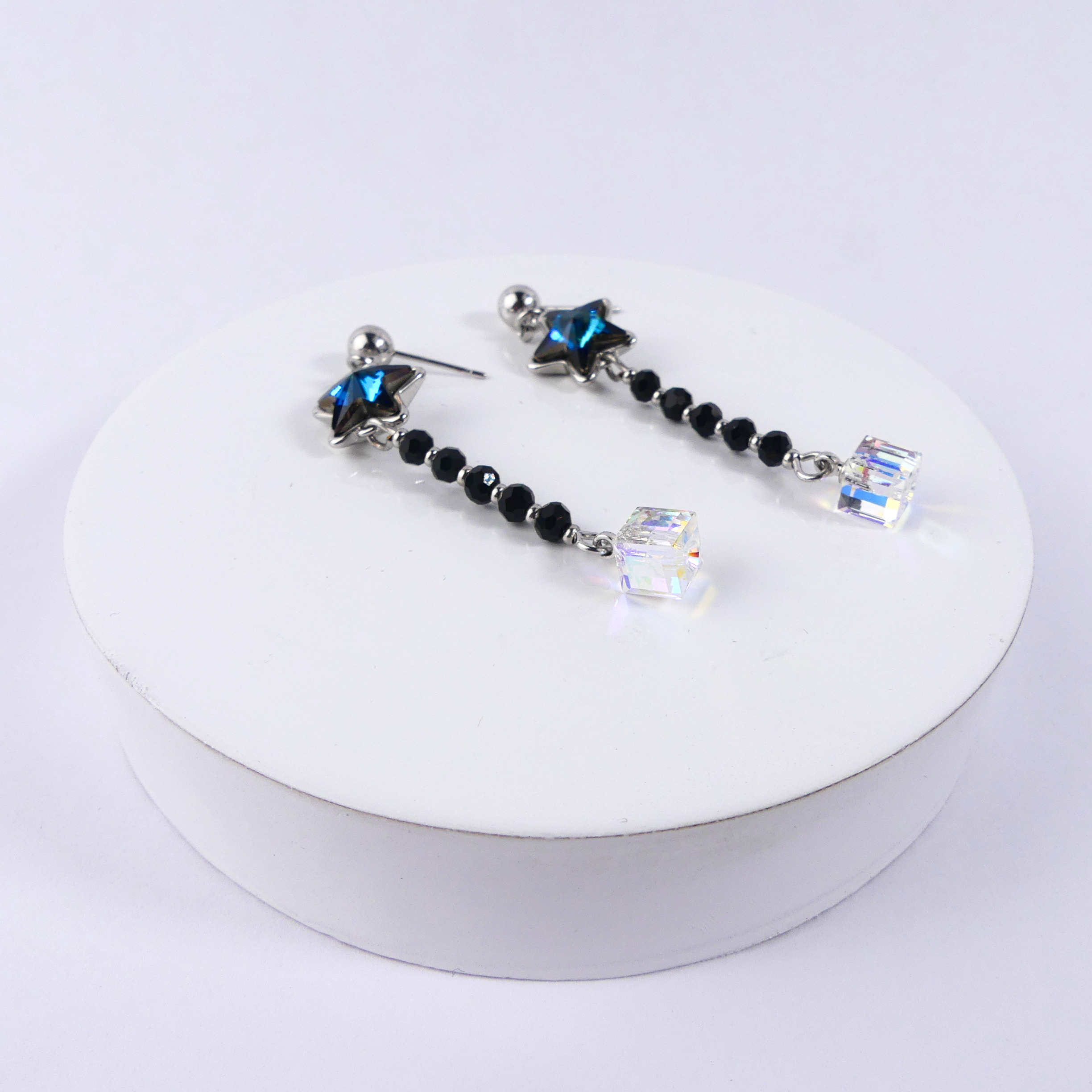 boucle d'oreille pendantes étoile bleu reflet