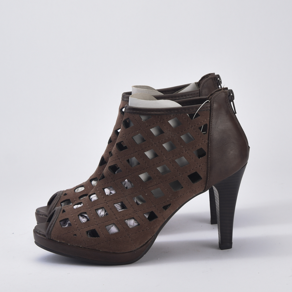 SANDALE ANGELA THOMPSON