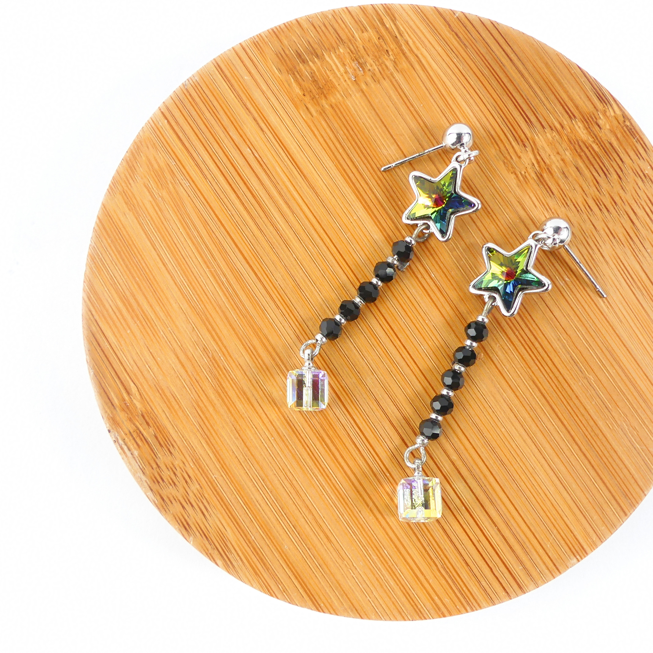 boucle d'oreille pendantes étoile verte reflet