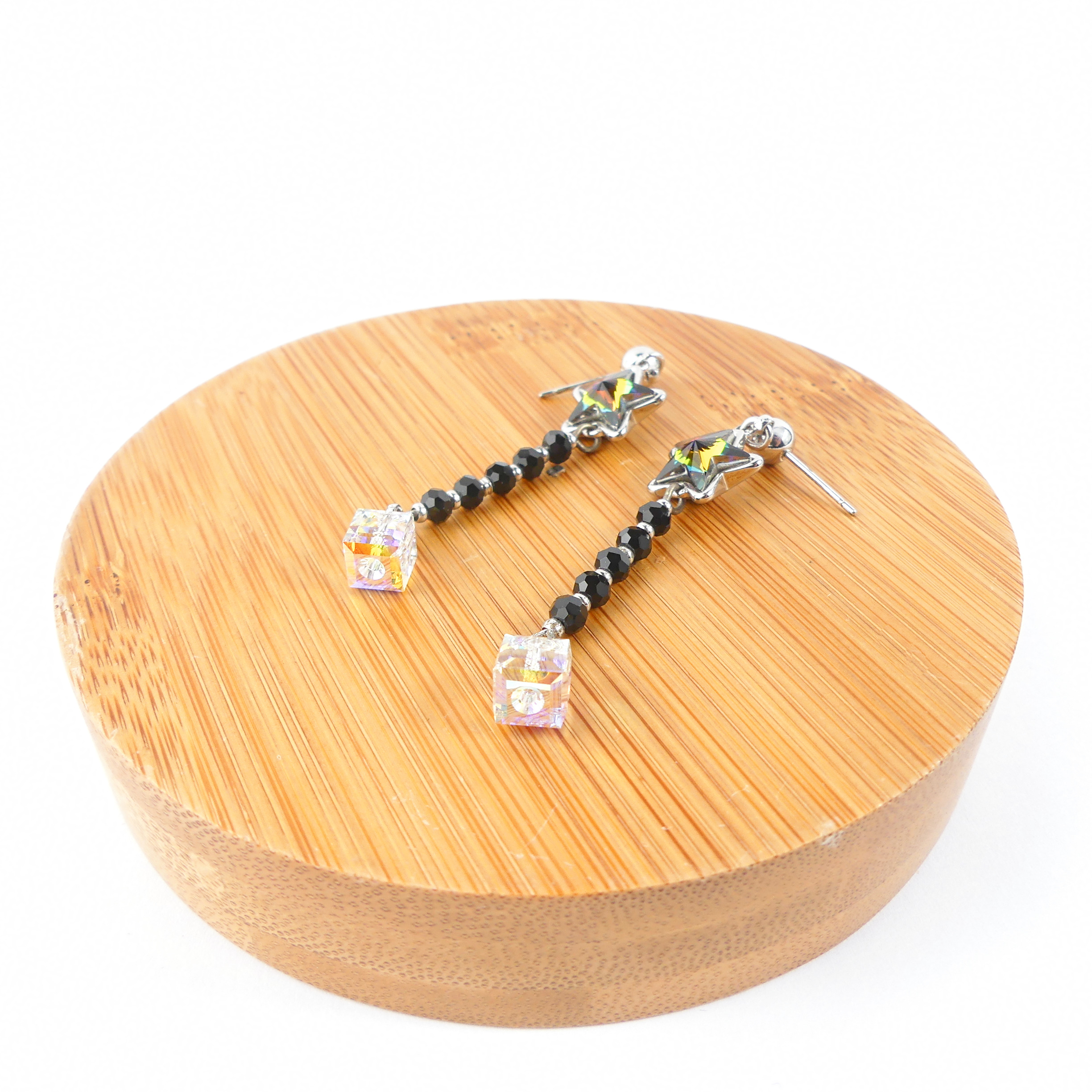 boucle d'oreille pendantes étoile verte reflet