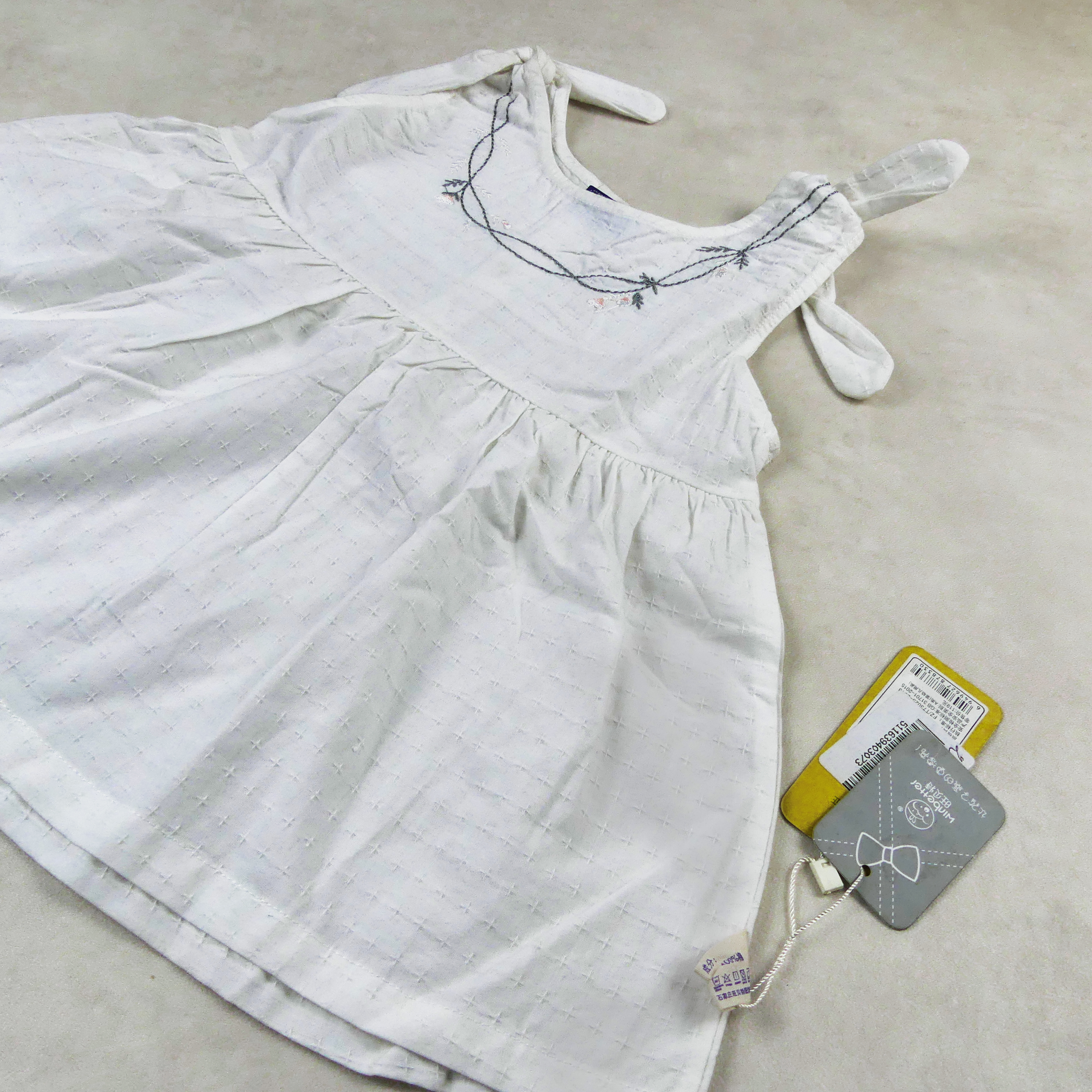 Robe blanche dentelle fillette