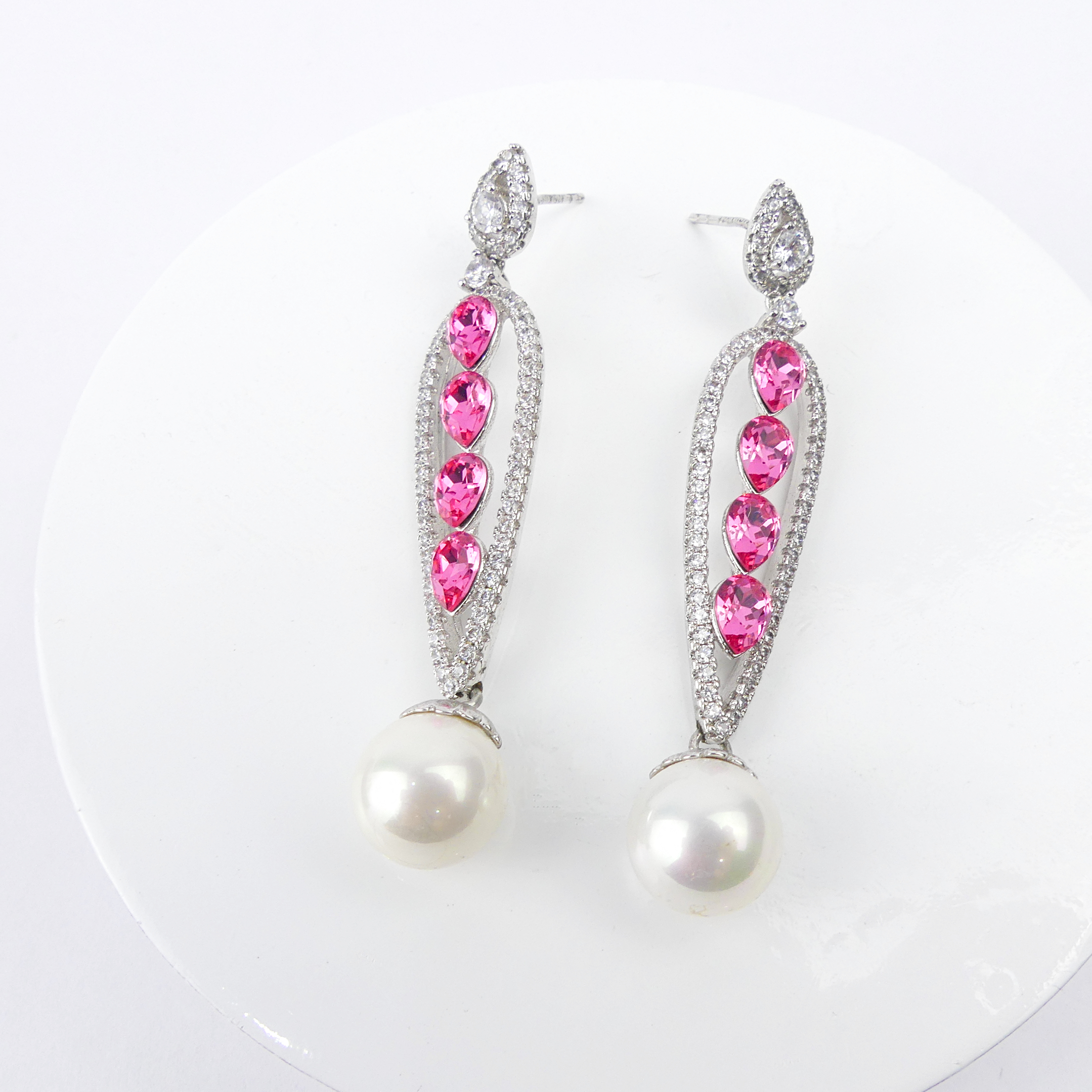 Boucles d'oreilles pendantes quatre goutte culture rose foncé