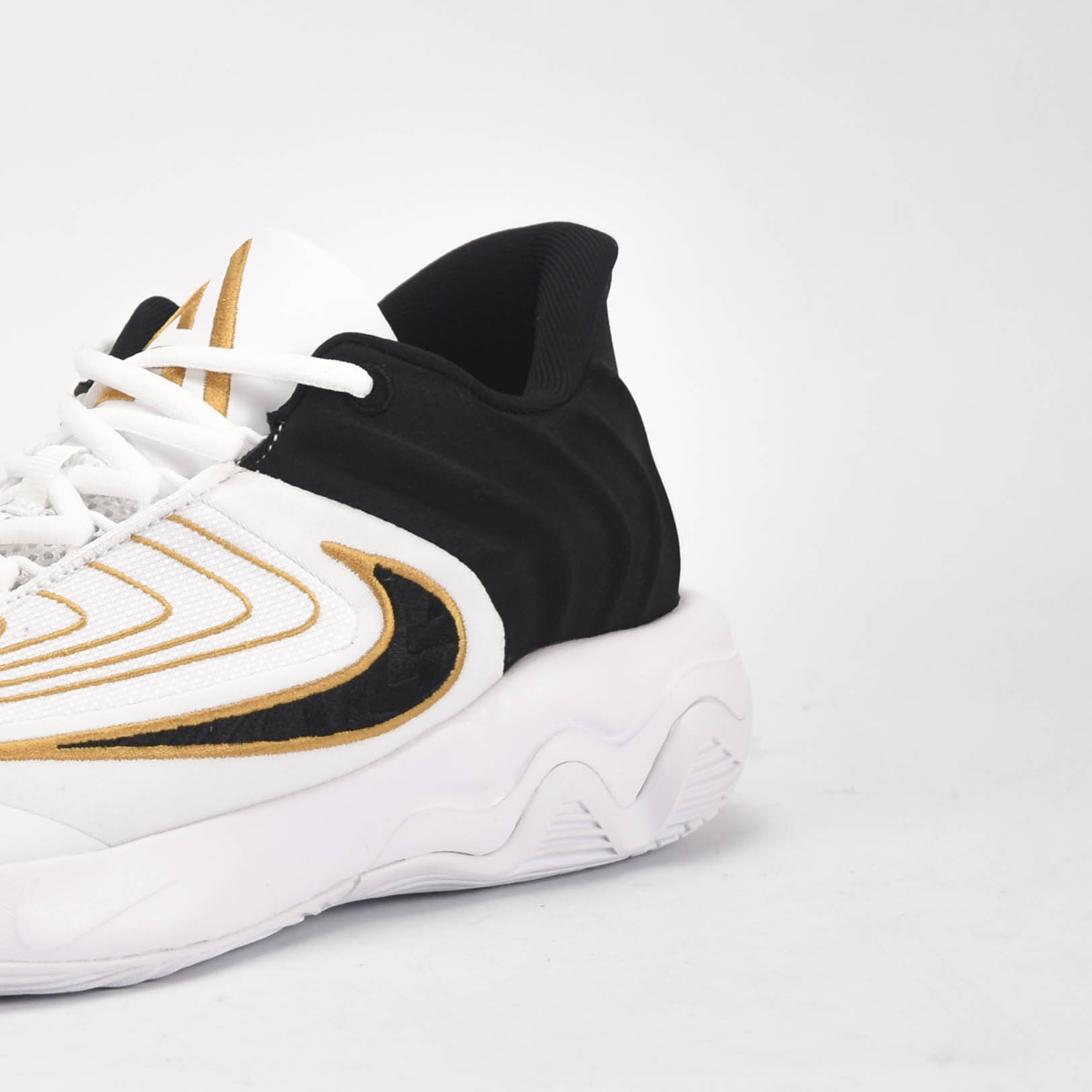 Nike Giannis Immortality 4