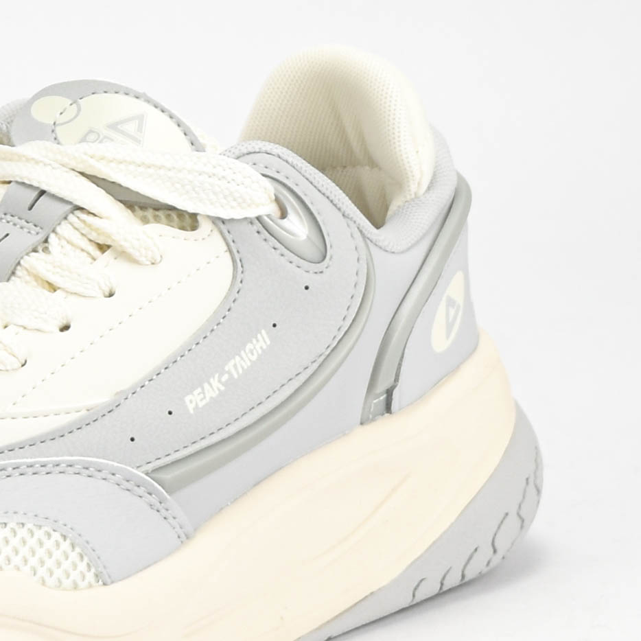 PEAK SHOES