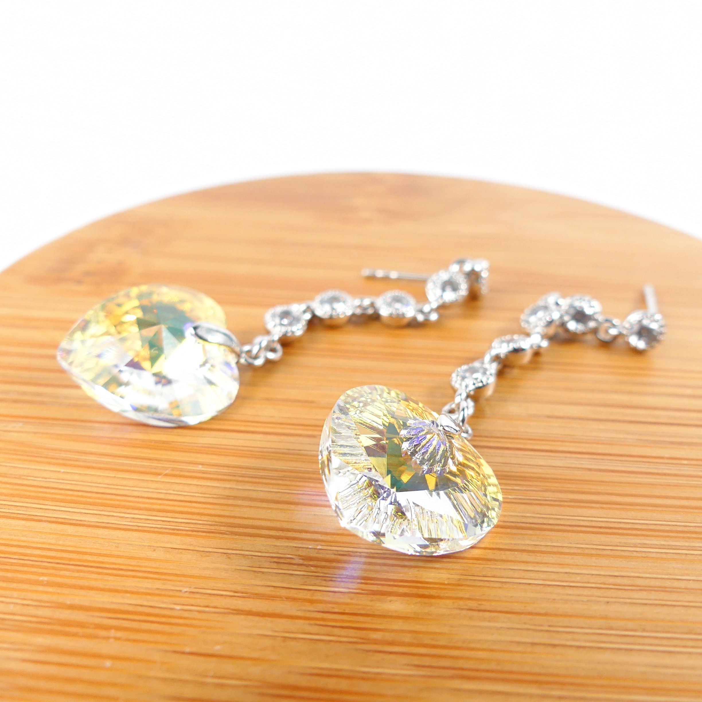 boucle d'oreille pendantes coeur  jaune reflé