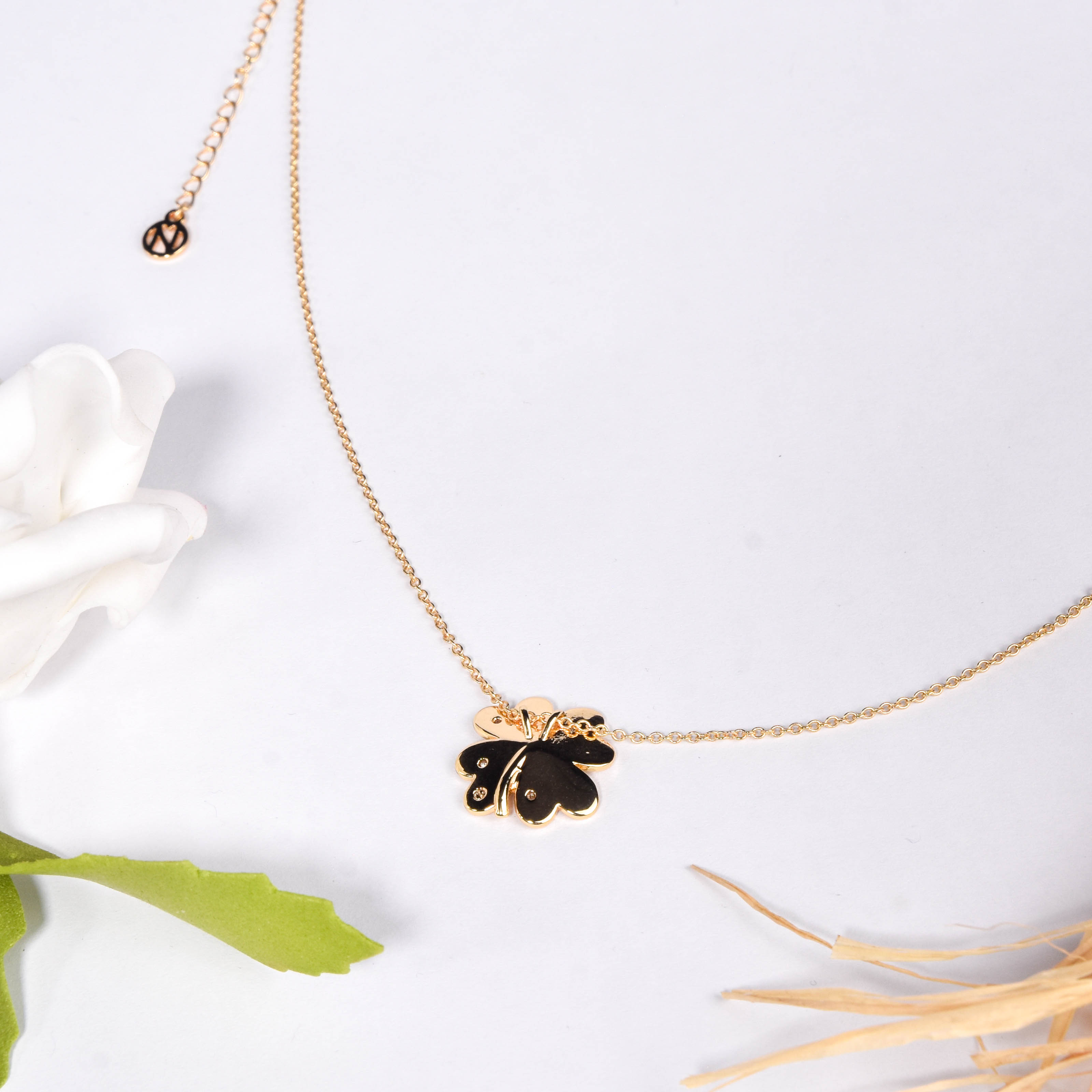 LUCKY CLOVER NECKLACE
