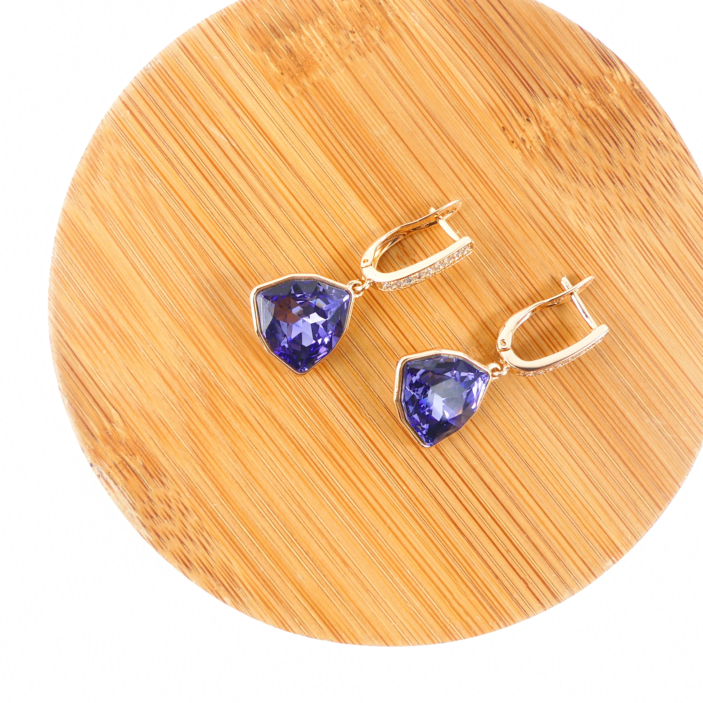 Boucles d'oreilles grand triangle mauve