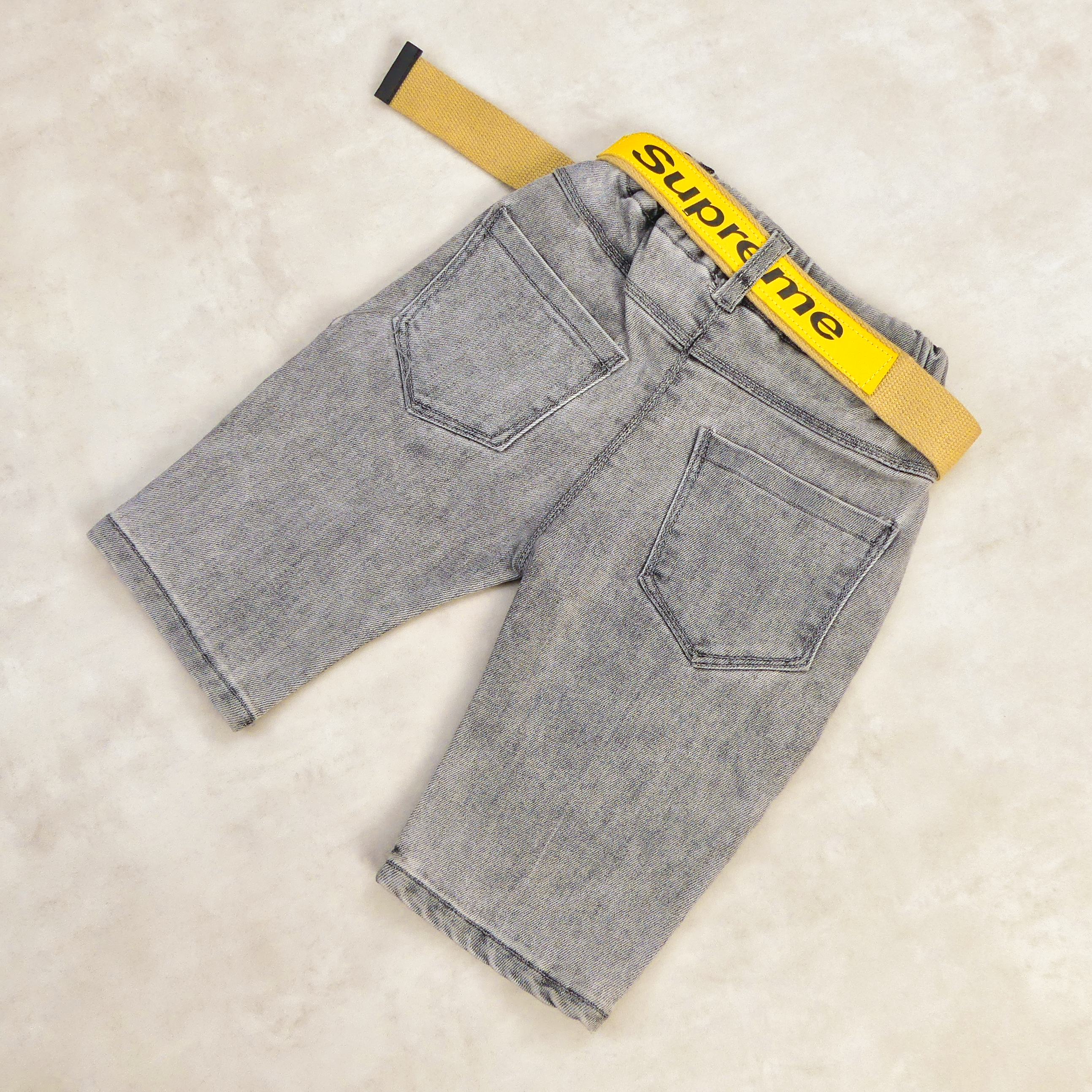 PANTALON GRIS AVEC CEINTURE MARRON