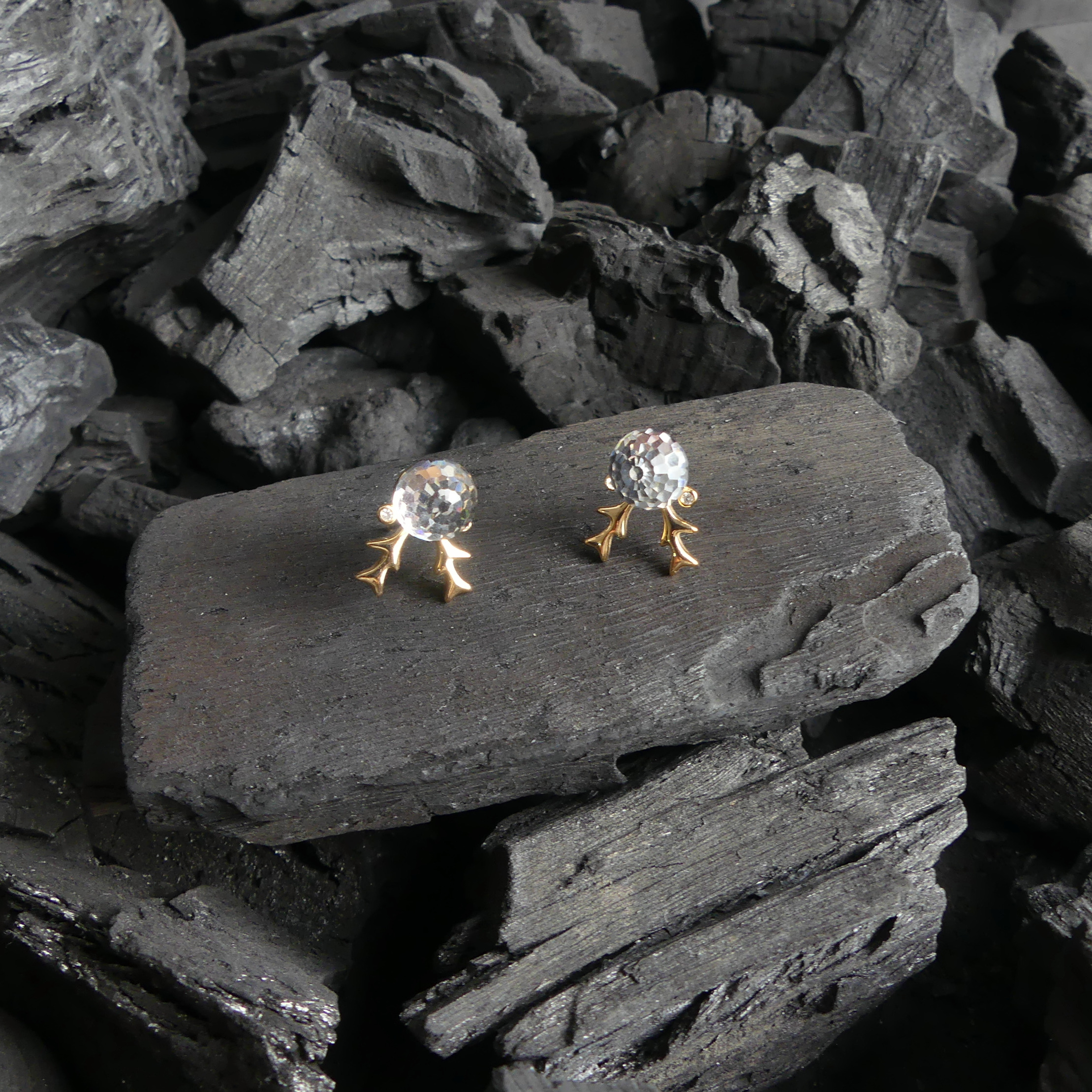 boucle d'oreille gazelle boule reflet blanc 