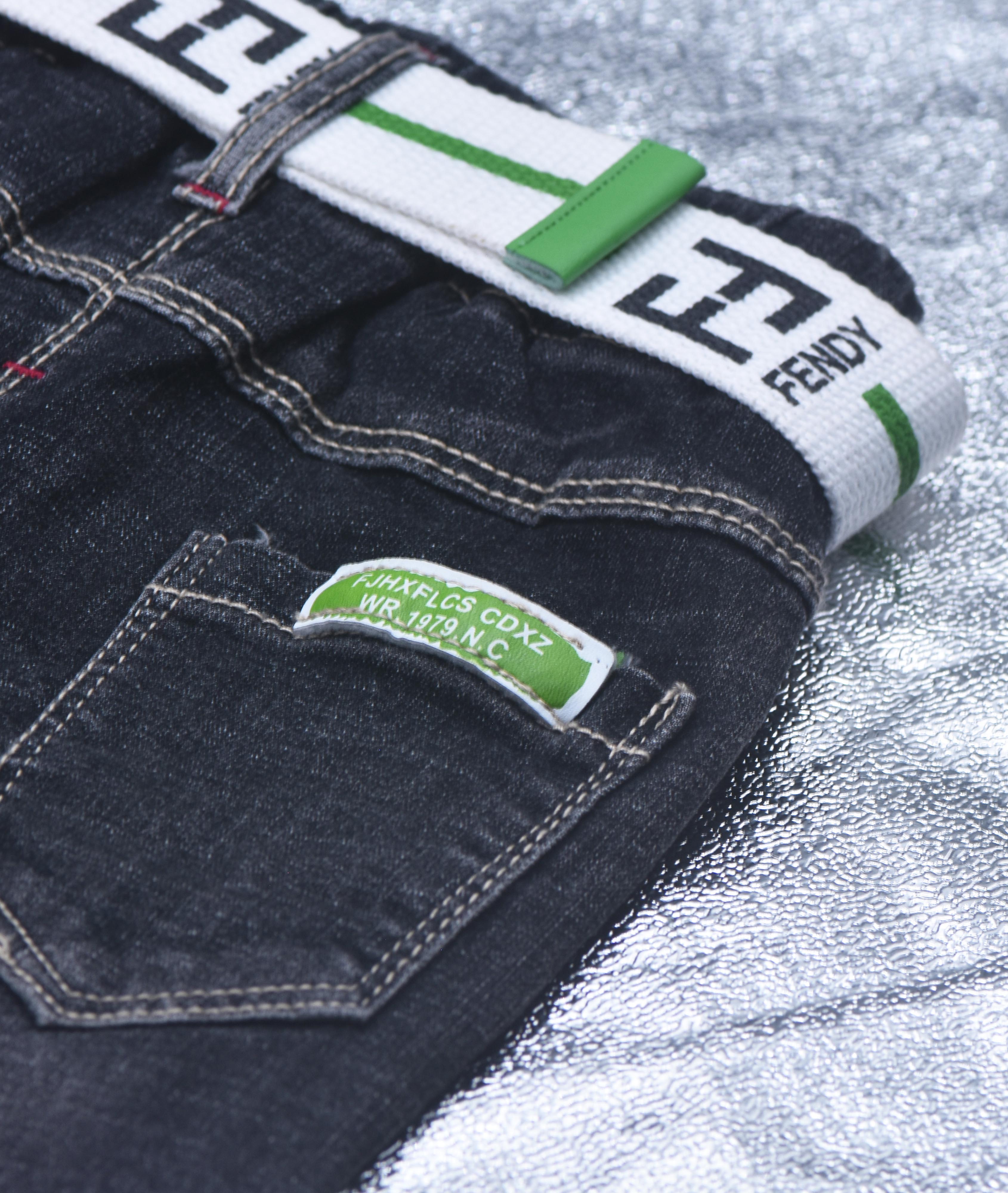 Pantacourt Jeans noir  avec Bordure a carreau Bleu 