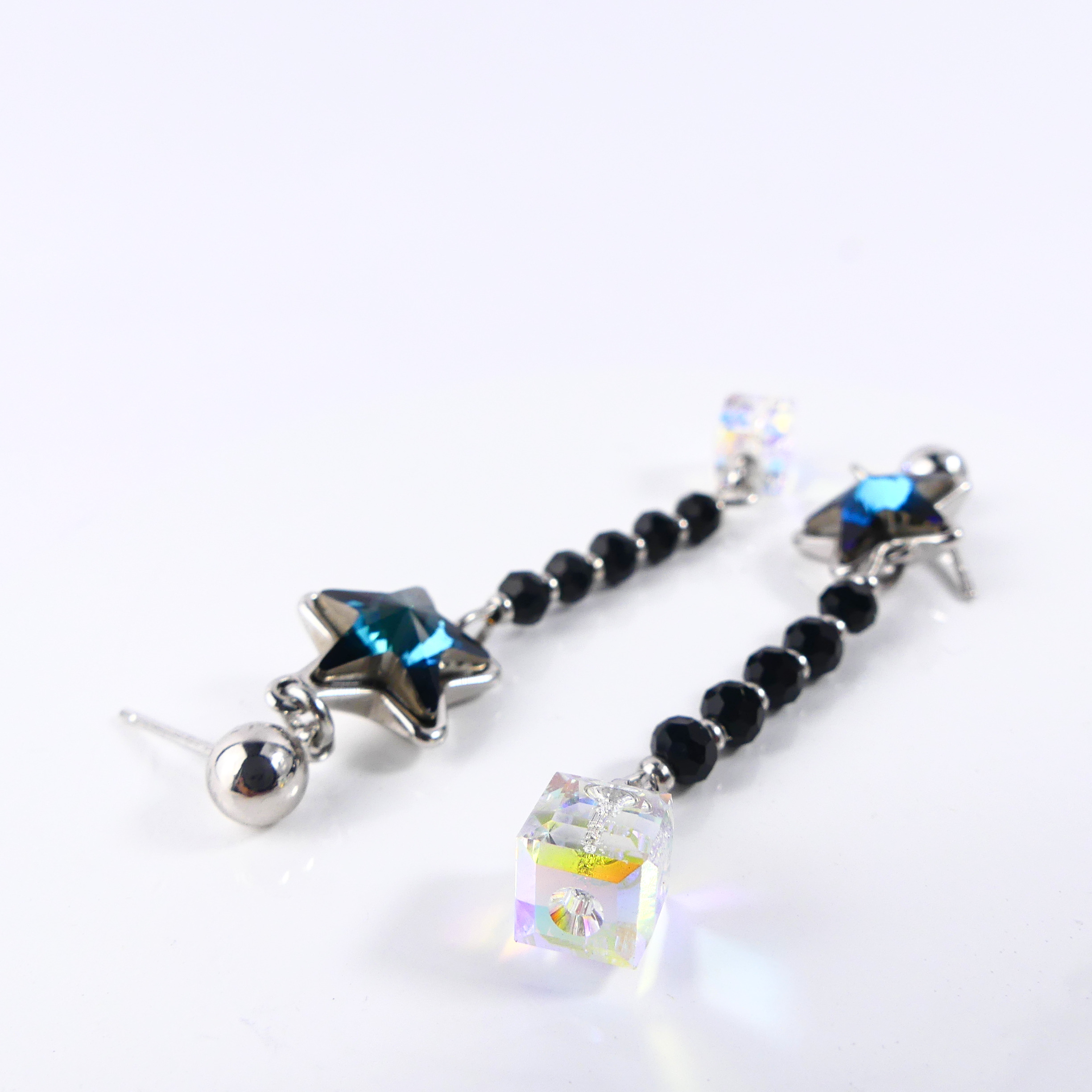 boucle d'oreille pendantes étoile bleu reflet