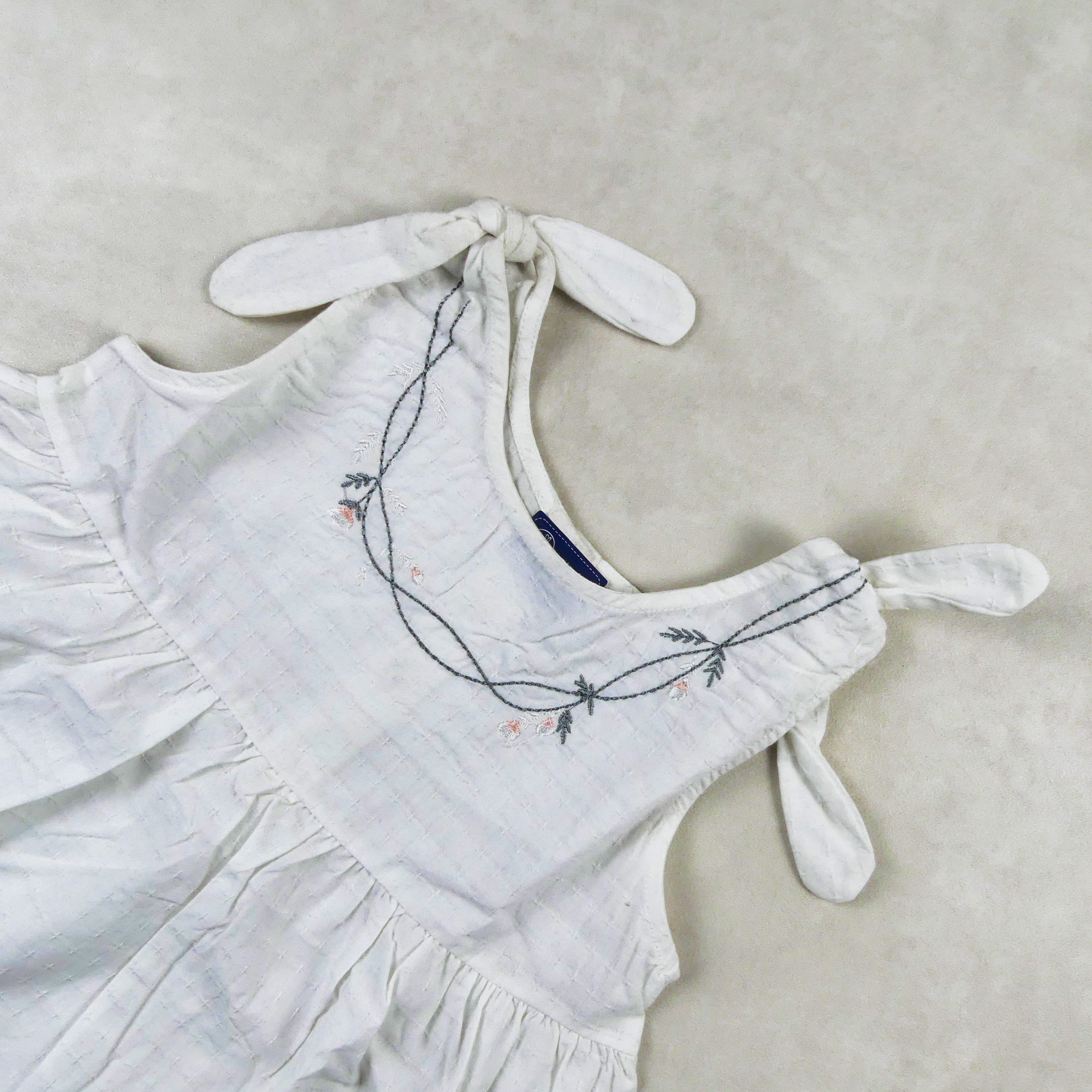 Robe blanche dentelle fillette