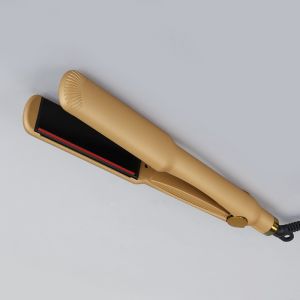 Fer à lisser. Assiettes flottantes avec revêtement céramique et tourmaline.