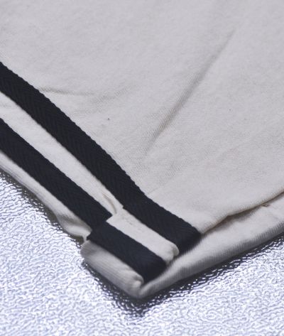 SHORT BEIGE POUR GARCON AVEC 2 BANDES NOIR