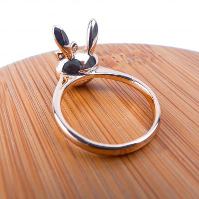 bague lapin blanc -doré-