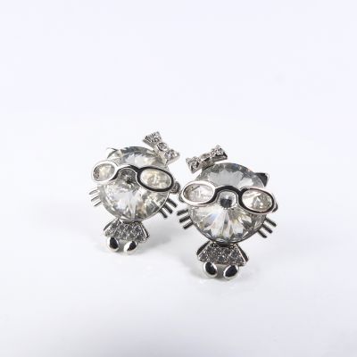 boucle d'oreille chat blanc