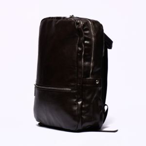 Sac à dos en cuir marron noirci