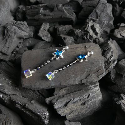 boucle d'oreille pendantes étoile bleu reflet