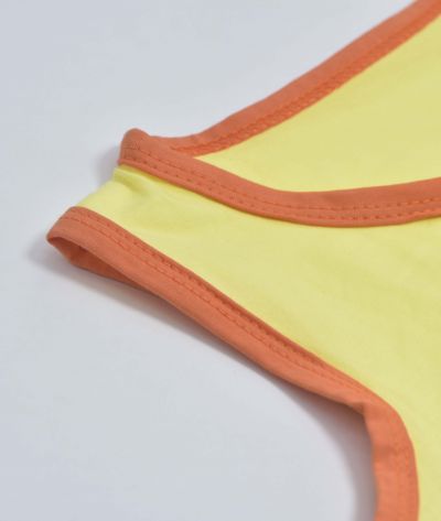 ENSEMBLE GARCON debardeur JAUN ET SHORT MARRON 