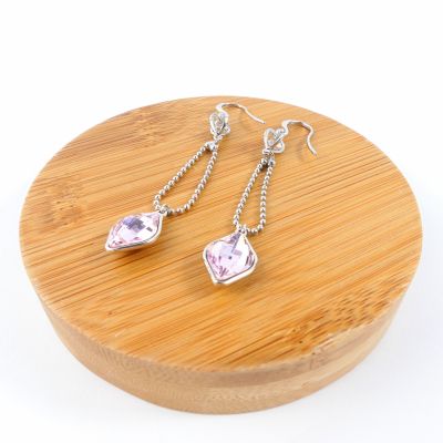 Boucles d'oreilles pendantes carré rose clair