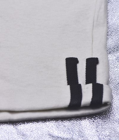 SHORT BEIGE POUR GARCON AVEC 2 BANDES NOIR