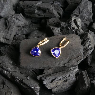 Boucles d'oreilles grand triangle mauve