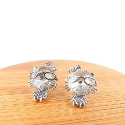 boucle d'oreille chat blanc