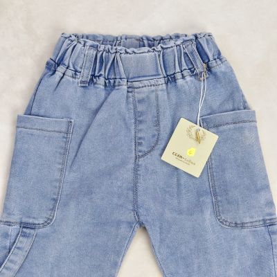 Pantalon jeans bleu avec les poches