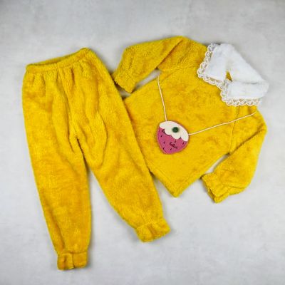 pyjama fourrure jaune -sac fraise