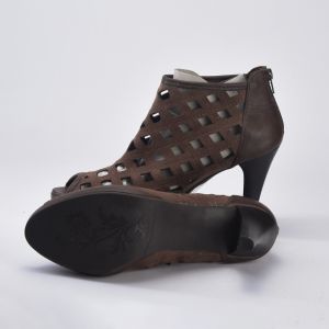 SANDALE ANGELA THOMPSON