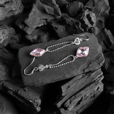 Boucles d'oreilles pendantes carré rose clair