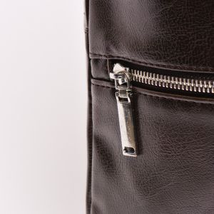 Sac à dos en cuir marron noirci